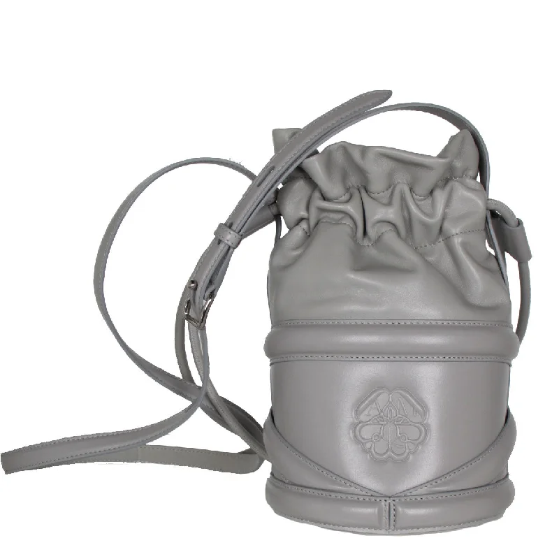 Shoulder Bag with Chain Strap in Silver for a Trendy AppearanceSoft Curve Small, Pale Grey