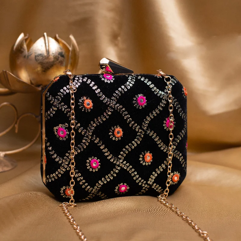 Leather Clutch with Chain Strap in Black for Cocktail PartiesBlack Sequins Embroidery Fabric Clutch