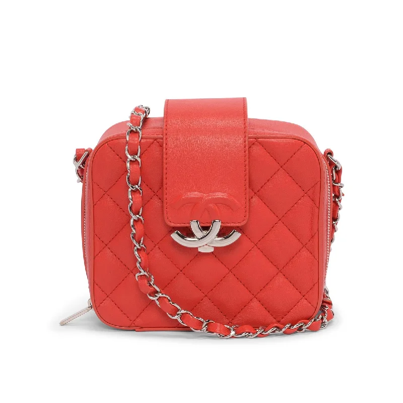 Vegan Leather Shoulder Bag in Gray for Ethical Fashion LoversChanel Red Quilted Leather Mini CC Box Camera Bag